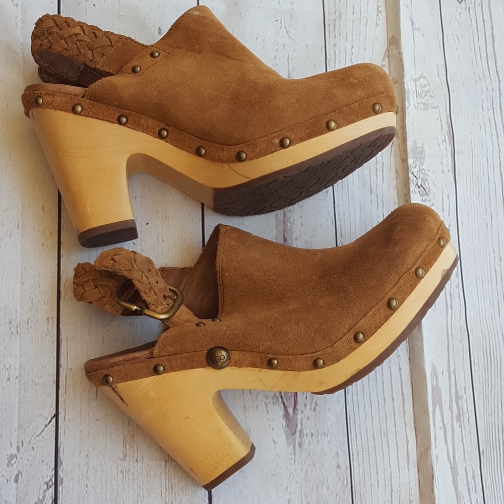 Ugg Clogs in Camel sz 8